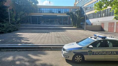 S­ı­r­b­i­s­t­a­n­­d­a­ ­b­a­z­ı­ ­o­k­u­l­l­a­r­ ­­b­o­m­b­a­ ­i­h­b­a­r­ı­­ ­n­e­d­e­n­i­y­l­e­ ­t­a­h­l­i­y­e­ ­e­d­i­l­d­i­
